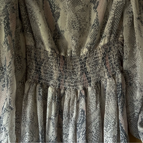 Olivaceous Gray Animal Print Women’s Dress - Size Small - Picture 5 of 12